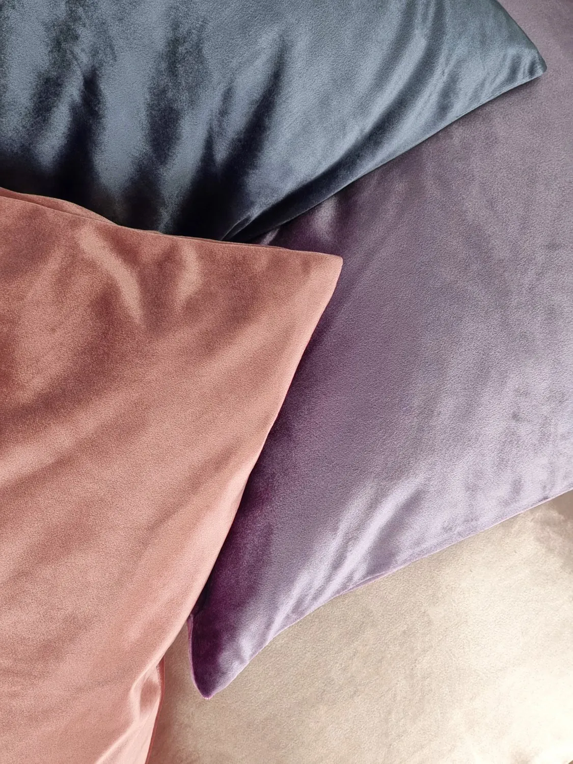 Housse de coussin Marlyn en velours (beige clair)