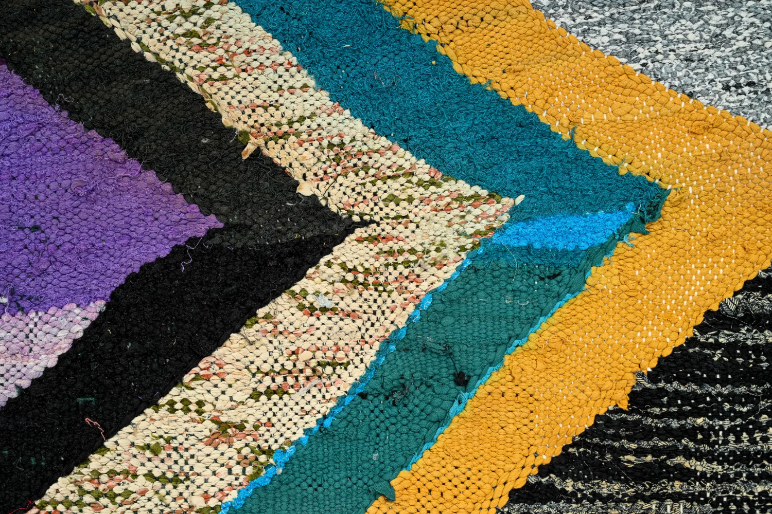 Tapis berbère marocain Boucherouite 140 x 235 cm