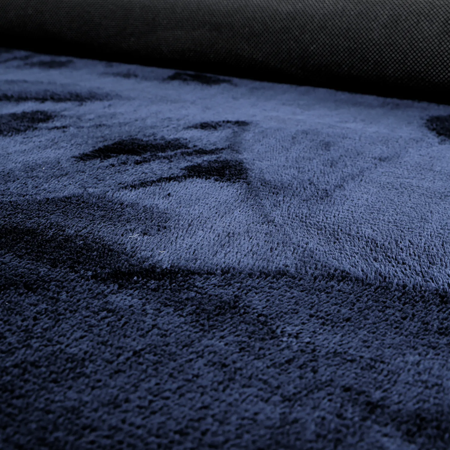 Tapis Shaggy Ondulé Asymétrique - Aranga Super Soft Fur (bleu foncé)