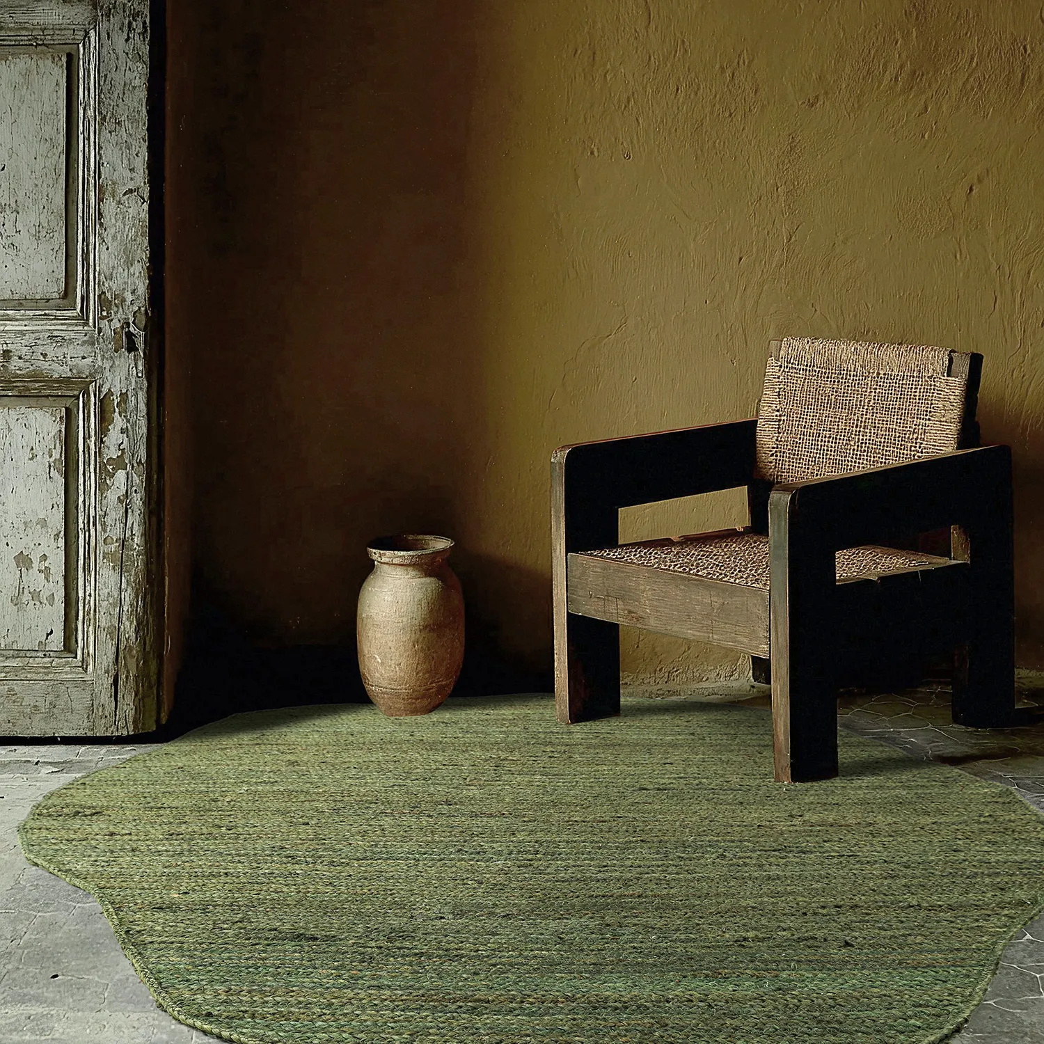 Tapis rond irrégulier en jute - San Francisco (vert militaire)