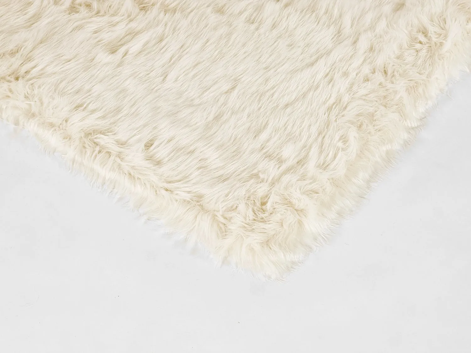 Tapis à poils longs - Pomaire (blanc cassé)