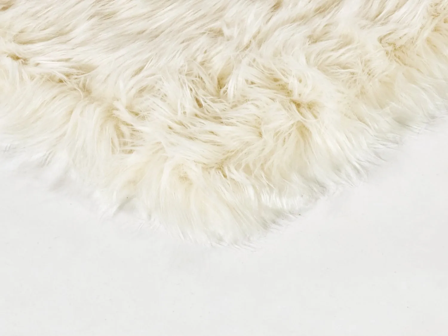 Tapis à poils longs - Pomaire (blanc cassé)