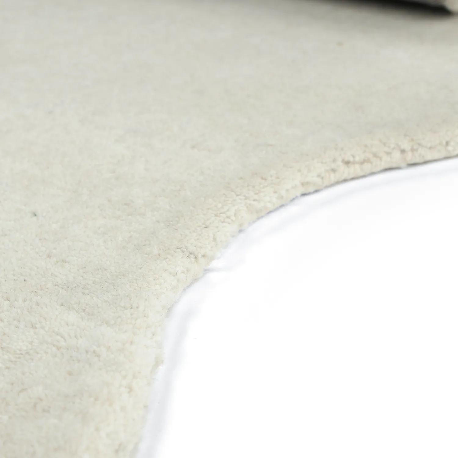 Tapis en laine ondulée - Diu Hand Tufted Wool Premium (blanc)