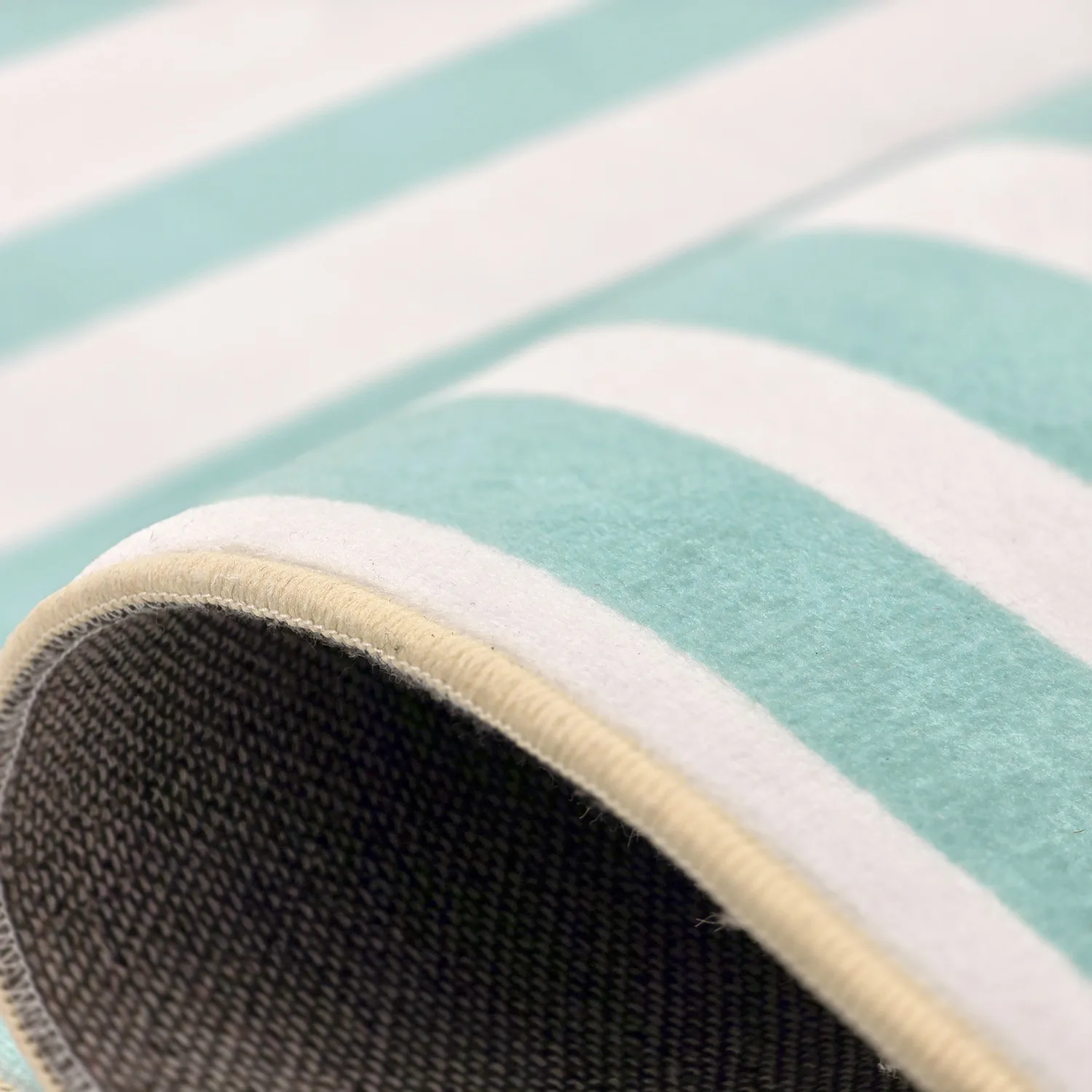 Tapis Wilton - Joma (turquoise/blanc)